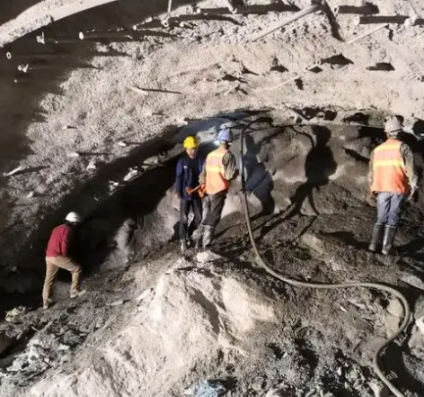 淮上拱顶带模注浆料的施工流程及注意事项